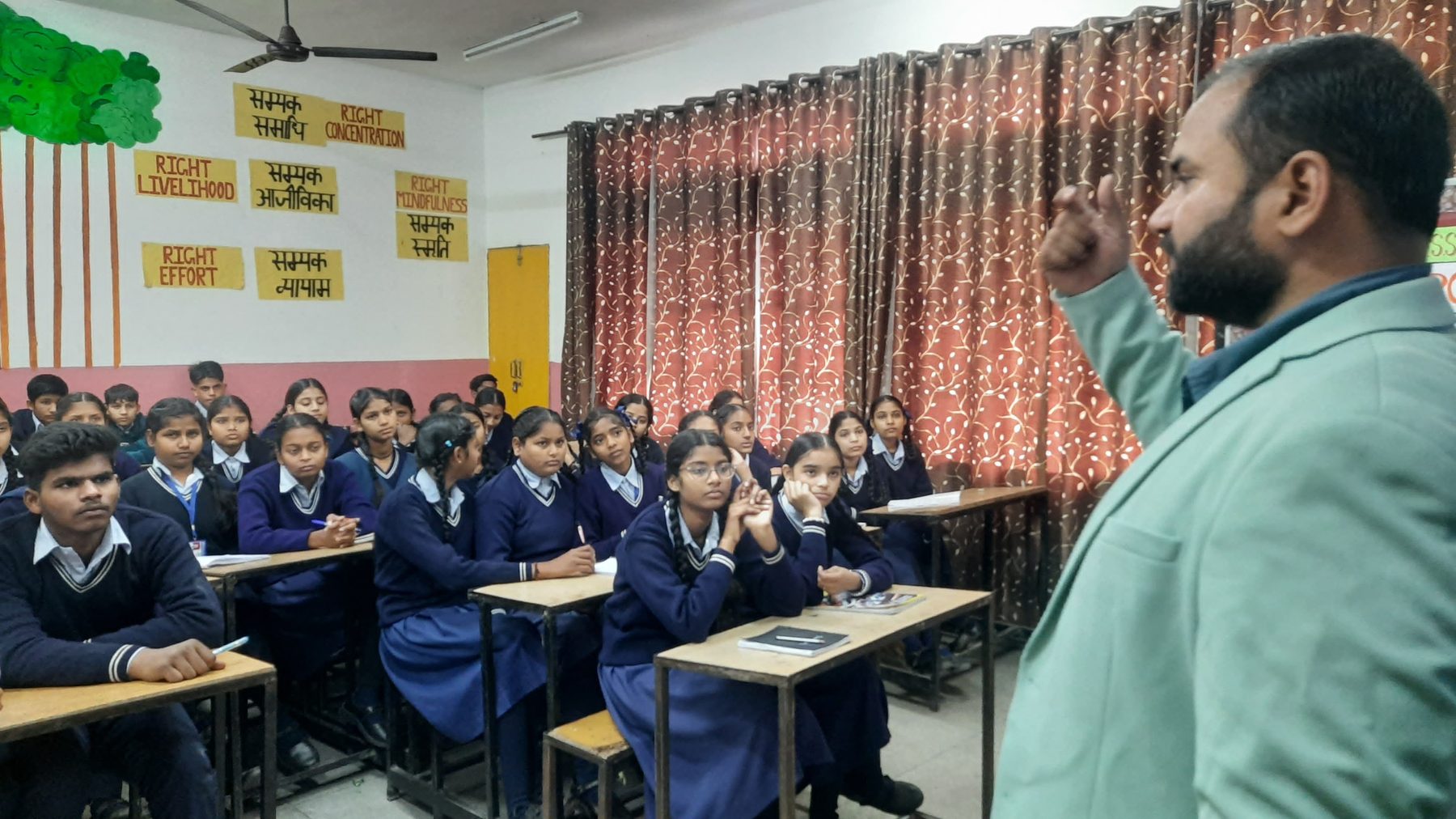 Manu teaching students